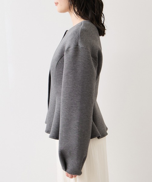 VIS(ビス)の「ボタンポイントペプラムカットジャケット(カーディガン/ボレロ・レディース・ブラック/グレー・FREE)」の14枚目の写真