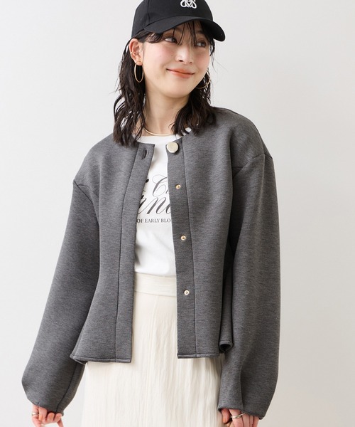 VIS(ビス)の「ボタンポイントペプラムカットジャケット(カーディガン/ボレロ・レディース・ブラック/グレー・FREE)」の4枚目の写真