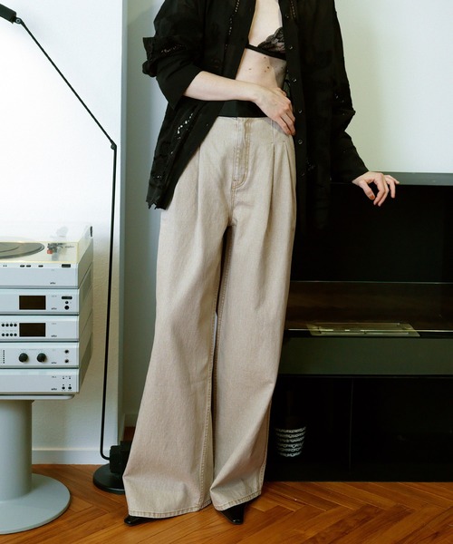 ADAM ET ROPE'(アダムエロペ)の「【EMOELLE】ドレスデニムパンツ(バイオ加工)(デニムパンツ・レディース・ベージュ系その他/ブルー系その他4・38/36/34)」の1枚目の写真