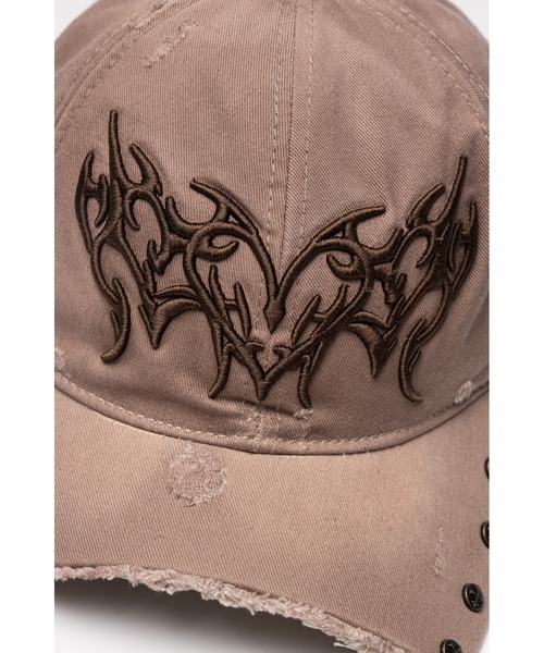 SUPPLIER(サプライヤー)の「キャップ|Ripped Brim Heart Tribal 6 Panel Cap|SUPPLIER(キャップ・メンズ・ブラック/ベージュ・FREE)」の3枚目の写真