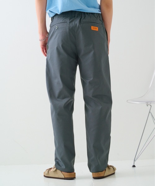 UNIVERSAL OVERALL(ユニバーサルオーバーオール)の「【UNIVERSAL OVERALL】Adictive TUCK TAPERD/アディクティブ タック テーパード パンツ(その他パンツ・メンズ・ブラック/チャコールグレー/グレイッシュベージュ・28/30/32/34/36)」の14枚目の写真