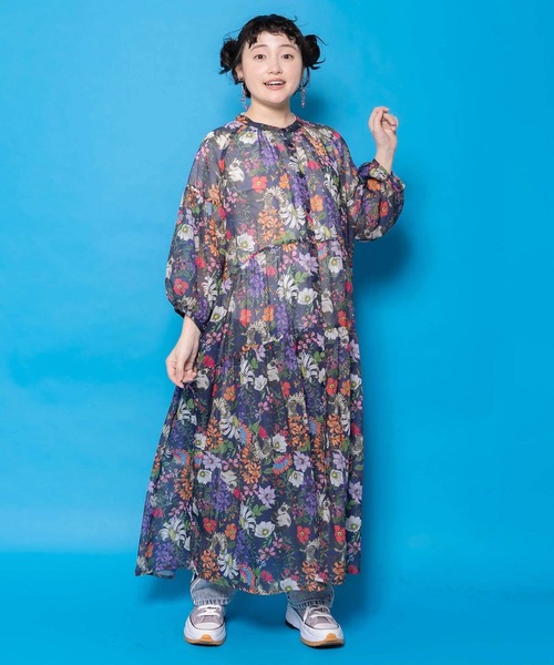 ScoLar（スカラー）の「ScoLar(スカラー) 花ネコ柄シアー素材ティアードシャツワンピ（シャツワンピース・レディース・ブラック/ネイビー・MEDIUM）」の4枚目の写真