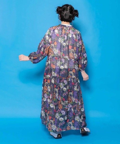 ScoLar（スカラー）の「ScoLar(スカラー) 花ネコ柄シアー素材ティアードシャツワンピ（シャツワンピース・レディース・ブラック/ネイビー・MEDIUM）」の6枚目の写真