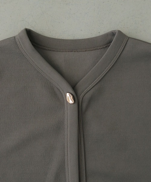 CLEIO（クレイオ）の「【CLEIO】ダンボールカットソーカーディガン DUMBLE CUTSEW CARDIGAN（カーディガン/ボレロ・レディース・アイボリー/チャコールグレー・FREE）」の11枚目の写真