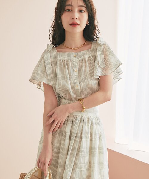 La boutique BonBon(ラブティックボンボン)の「【セットアップ可・お上品愛され】シアーチェックリボンショルダーブラウス(シャツ/ブラウス・レディース・サックスブルー/オフホワイト・FREE)」の5枚目の写真