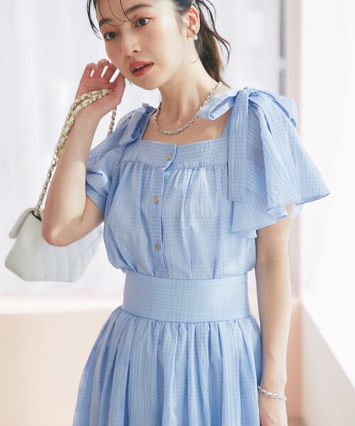 La boutique BonBon(ラブティックボンボン)の「【セットアップ可・お上品愛され】シアーチェックリボンショルダーブラウス(シャツ/ブラウス・レディース・サックスブルー/オフホワイト・FREE)」の16枚目の写真
