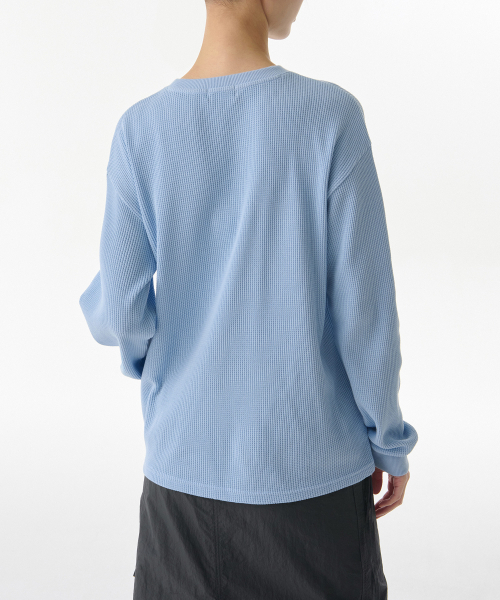 MUSINSA STANDARD WOMAN（ムシンサスタンダードウーマン）の「ウィメンズワッフルリラックスクルーネック長袖Tシャツ[スカイブルー]（Tシャツ/カットソー・レディース・その他・X-SMALL/SMALL/MEDIUM/LARGE）」の2枚目の写真