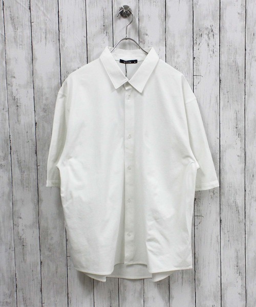 SHISKY(シスキー)の「マルチファンクション 無地 オーバーサイズ 半袖シャツ(シャツ/ブラウス・メンズ・ベージュ/チャコール/オフホワイト/カーキ/ブラック・M/L/XL)」の1枚目の写真
