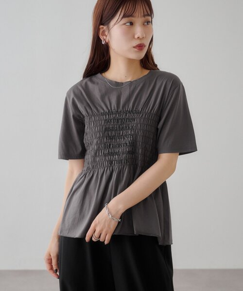 DISCOAT（ディスコート）の「シャーリングロゴTシャツ（Tシャツ/カットソー・レディース・ブラック/チャコールグレー/オフホワイト・FREE）」の4枚目の写真