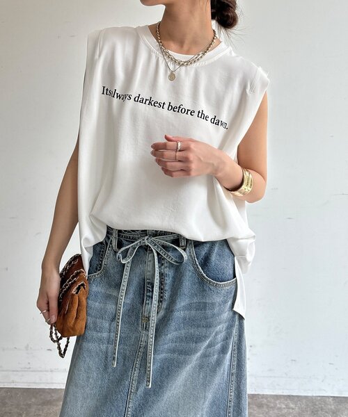 DouDou(ドゥドゥ)の「【WEB限定】ロゴプリントノースリーブトップス(Tシャツ/カットソー・レディース・オフホワイト/カーキ/ブラック・FREE)」の9枚目の写真