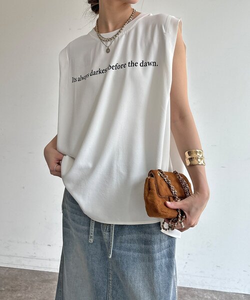 DouDou(ドゥドゥ)の「【WEB限定】ロゴプリントノースリーブトップス(Tシャツ/カットソー・レディース・オフホワイト/カーキ/ブラック・FREE)」の10枚目の写真