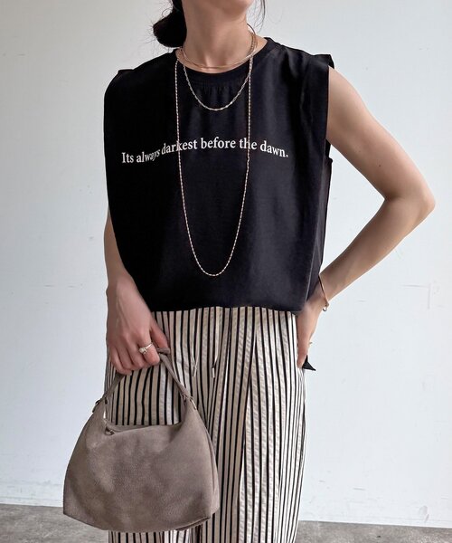 DouDou(ドゥドゥ)の「【WEB限定】ロゴプリントノースリーブトップス(Tシャツ/カットソー・レディース・オフホワイト/カーキ/ブラック・FREE)」の19枚目の写真