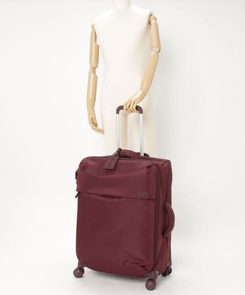 Lipault(リポー)の「Lipault PLUME ミディアムトリップ ボルドー(スーツケース/キャリーバッグ・レディース・ボルドー・ONE SIZE)」の2枚目の写真