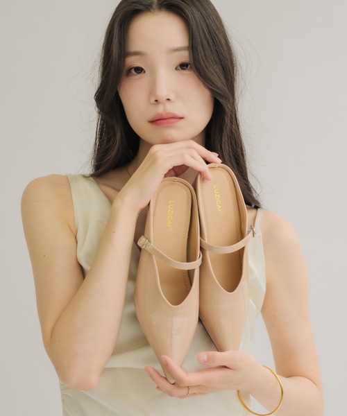 NEUNA(ヌナ)の「【走れるミュール!】エナメルポインテッドトゥミュール(サンダル・レディース・ベビーピンク/ブラック・39/38/36)」の13枚目の写真