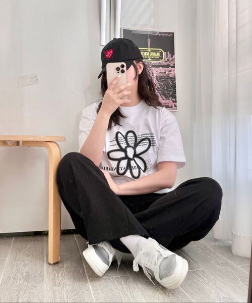 1989STANDARD(1989スタンダード)の「BW FLOWER クールコットンオーバーサイズ半袖(SISSTD-0034) S(Tシャツ/カットソー・レディース・ブルー/ブラック/アイボリー/ホワイト/ライトグレー/ネイビー・MEDIUM/LARGE/X-LARGE)」の18枚目の写真