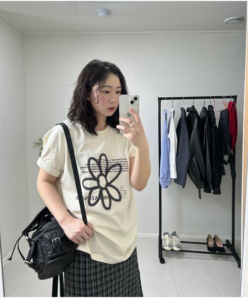 1989STANDARD(1989スタンダード)の「BW FLOWER クールコットンオーバーサイズ半袖(SISSTD-0034) S(Tシャツ/カットソー・レディース・ブルー/ブラック/アイボリー/ホワイト/ライトグレー/ネイビー・MEDIUM/LARGE/X-LARGE)」の16枚目の写真