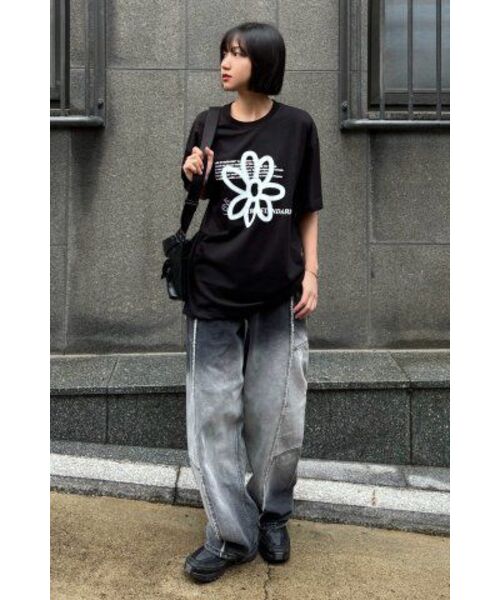 1989STANDARD(1989スタンダード)の「BW FLOWER クールコットンオーバーサイズ半袖(SISSTD-0034) S(Tシャツ/カットソー・レディース・ブルー/ブラック/アイボリー/ホワイト/ライトグレー/ネイビー・MEDIUM/LARGE/X-LARGE)」の13枚目の写真
