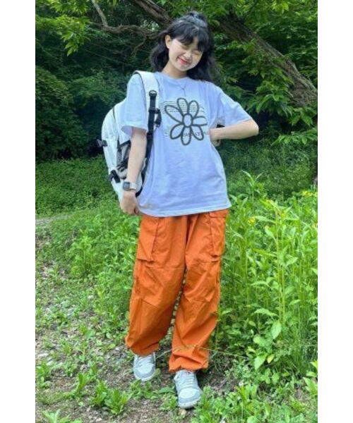1989STANDARD(1989スタンダード)の「BW FLOWER クールコットンオーバーサイズ半袖(SISSTD-0034) S(Tシャツ/カットソー・レディース・ブルー/ブラック/アイボリー/ホワイト/ライトグレー/ネイビー・MEDIUM/LARGE/X-LARGE)」の12枚目の写真