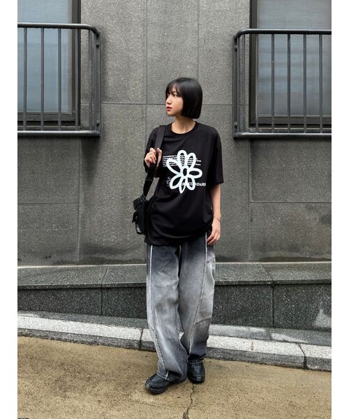 1989STANDARD(1989スタンダード)の「BW FLOWER クールコットンオーバーサイズ半袖(SISSTD-0034) S(Tシャツ/カットソー・レディース・ブルー/ブラック/アイボリー/ホワイト/ライトグレー/ネイビー・MEDIUM/LARGE/X-LARGE)」の10枚目の写真