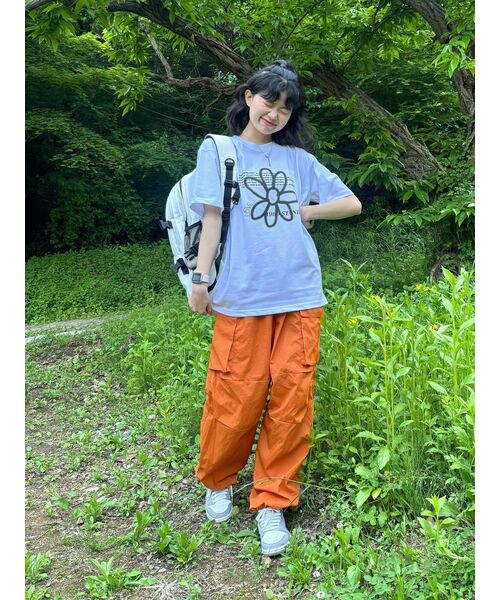 1989STANDARD(1989スタンダード)の「BW FLOWER クールコットンオーバーサイズ半袖(SISSTD-0034) S(Tシャツ/カットソー・レディース・ブルー/ブラック/アイボリー/ホワイト/ライトグレー/ネイビー・MEDIUM/LARGE/X-LARGE)」の9枚目の写真