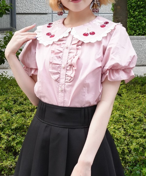 axes femme POETIQUE(アクシーズファムポエティック)の「チェリー刺繍コットンBL(シャツ/ブラウス・レディース・キナリ/ホワイト/ピンク・MEDIUM)」の3枚目の写真