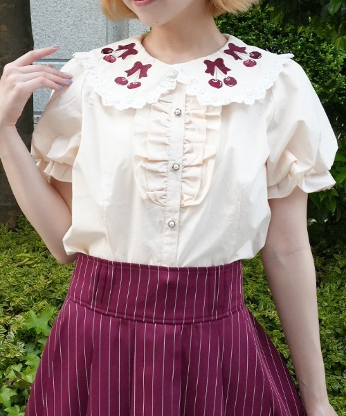 axes femme POETIQUE(アクシーズファムポエティック)の「チェリー刺繍コットンBL(シャツ/ブラウス・レディース・キナリ/ホワイト/ピンク・MEDIUM)」の1枚目の写真