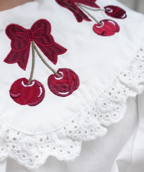axes femme POETIQUE(アクシーズファムポエティック)の「チェリー刺繍コットンBL(シャツ/ブラウス・レディース・キナリ/ホワイト/ピンク・MEDIUM)」の8枚目の写真