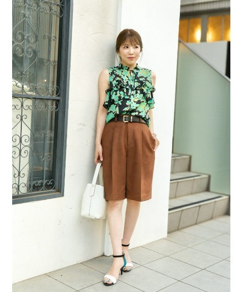 allureville(アルアバイル)の「フェイクスェードショートパンツ(その他パンツ・レディース・ブラウン/キャメル・2/1)」の3枚目の写真