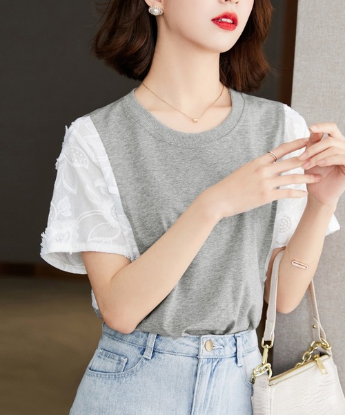AMAJI(アマジ)の「刺繍切替 ラウンドネック Tシャツ(Tシャツ/カットソー・レディース・グレー・SMALL/MEDIUM/LARGE/X-LARGE)」の2枚目の写真