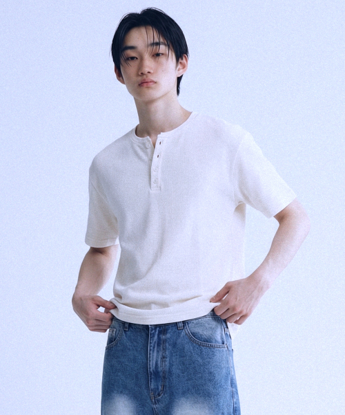 NOTUSUAL(ノットユージュアル)の「ユーズアルワッフルヘンリーネック半袖Tシャツ3カラー(Tシャツ/カットソー・レディース・ライトグレー/ホワイト/ブラック・MEDIUM/LARGE/X-LARGE)」の11枚目の写真