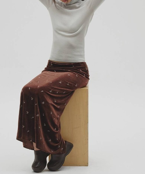 TODAYFUL(トゥデイフル)の「【TODAYFUL/トゥデイフル】Petit Flower Velour Skirt/プチフラワーベロアスカート(スカート・レディース・ブラウン/ブラック・36/38)」の5枚目の写真