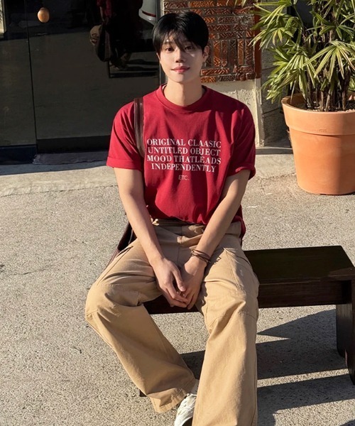 NOWLE（ノウル）の「【NOWLE】リラックスフィット メッセージレタリング 半袖Tシャツ / モダンストリート タイポグラフィ トップス（Tシャツ/カットソー・メンズ・レッド/ブラック・X-LARGE/LARGE/MEDIUM）」の3枚目の写真