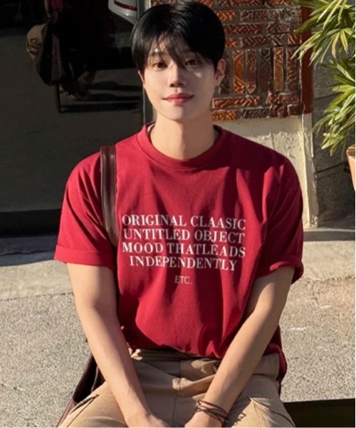 NOWLE（ノウル）の「【NOWLE】リラックスフィット メッセージレタリング 半袖Tシャツ / モダンストリート タイポグラフィ トップス（Tシャツ/カットソー・メンズ・レッド/ブラック・X-LARGE/LARGE/MEDIUM）」の5枚目の写真