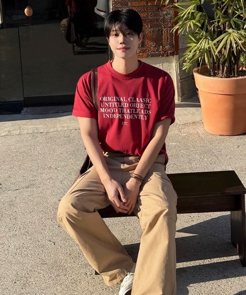NOWLE（ノウル）の「【NOWLE】リラックスフィット メッセージレタリング 半袖Tシャツ / モダンストリート タイポグラフィ トップス（Tシャツ/カットソー・メンズ・レッド/ブラック・X-LARGE/LARGE/MEDIUM）」の7枚目の写真