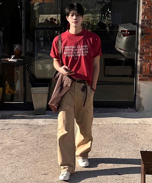 NOWLE（ノウル）の「【NOWLE】リラックスフィット メッセージレタリング 半袖Tシャツ / モダンストリート タイポグラフィ トップス（Tシャツ/カットソー・メンズ・レッド/ブラック・X-LARGE/LARGE/MEDIUM）」の11枚目の写真