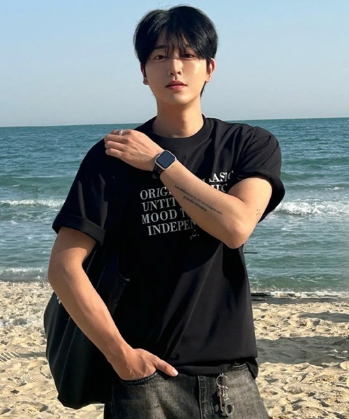 NOWLE（ノウル）の「【NOWLE】リラックスフィット メッセージレタリング 半袖Tシャツ / モダンストリート タイポグラフィ トップス（Tシャツ/カットソー・メンズ・レッド/ブラック・X-LARGE/LARGE/MEDIUM）」の16枚目の写真