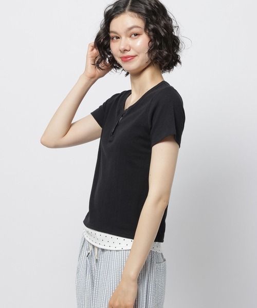 niko and...(ニコアンド)の「フェイクレイヤーヘンリーTシャツ(Tシャツ/カットソー・レディース・オフホワイト/チャコール/ブラック・LARGE/MEDIUM)」の18枚目の写真