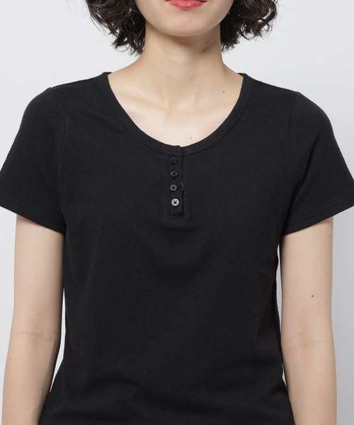 niko and...(ニコアンド)の「フェイクレイヤーヘンリーTシャツ(Tシャツ/カットソー・レディース・オフホワイト/チャコール/ブラック・LARGE/MEDIUM)」の13枚目の写真
