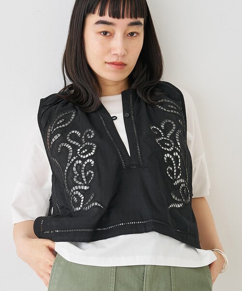 collex(コレックス)の「カットワーク刺繍サイドリボンベスト(ベスト・レディース・ホワイト/ブラック・フリー)」の2枚目の写真