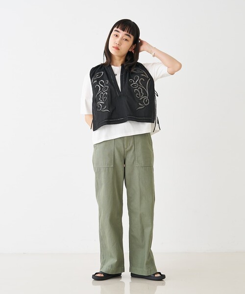 collex(コレックス)の「カットワーク刺繍サイドリボンベスト(ベスト・レディース・ホワイト/ブラック・フリー)」の11枚目の写真