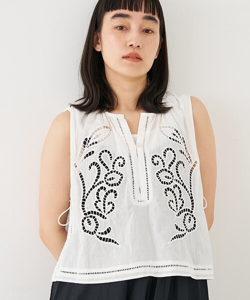 collex(コレックス)の「カットワーク刺繍サイドリボンベスト(ベスト・レディース・ホワイト/ブラック・フリー)」の22枚目の写真