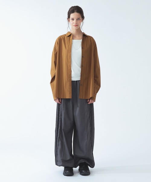 Ray BEAMS(レイビームス)の「ストライプ レギュラーカラー ビッグ シャツ(シャツ/ブラウス・レディース・ブルー/ブラウン・ONE SIZE)」の3枚目の写真
