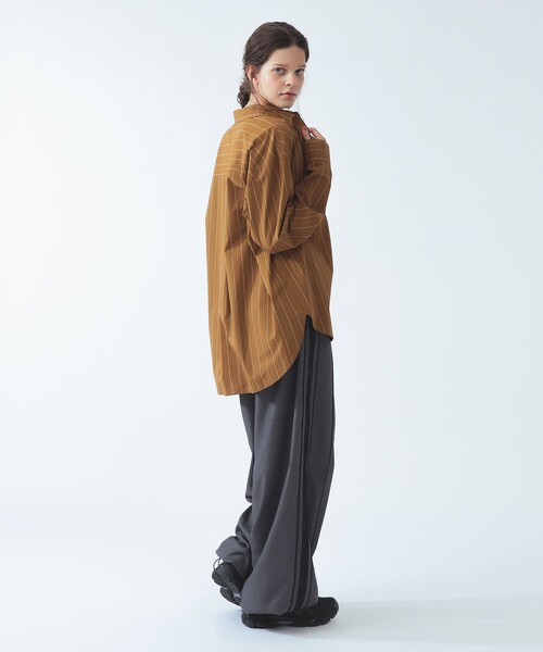 Ray BEAMS(レイビームス)の「ストライプ レギュラーカラー ビッグ シャツ(シャツ/ブラウス・レディース・ブルー/ブラウン・ONE SIZE)」の5枚目の写真
