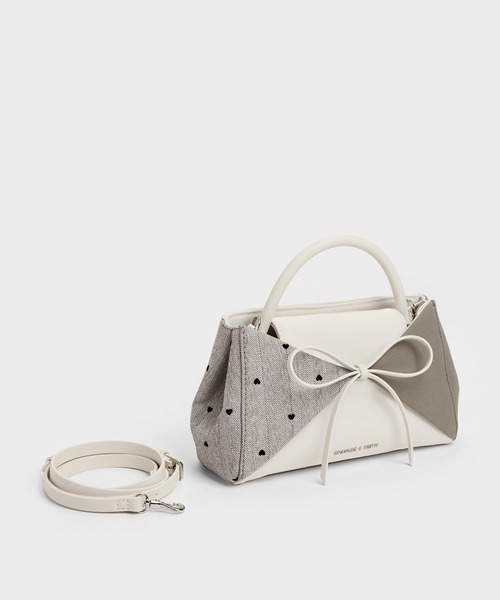 CHARLES & KEITH(チャールズ & キース)の「Hazel ヘーゼル ストライプ ボウパネルド ハンドルバッグ(ハンドバッグ・レディース・ライトベージュ/ライトピンク・S)」の19枚目の写真