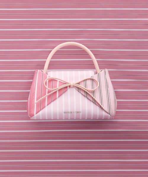 CHARLES & KEITH(チャールズ & キース)の「Hazel ヘーゼル ストライプ ボウパネルド ハンドルバッグ(ハンドバッグ・レディース・ライトベージュ/ライトピンク・S)」の3枚目の写真