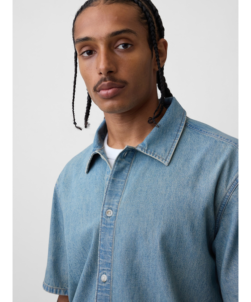 GAP(ギャップ)の「デニム リラックスフィットシャツ(シャツ/ブラウス・メンズ・ブルー・XL/XS/S/M/L)」の4枚目の写真