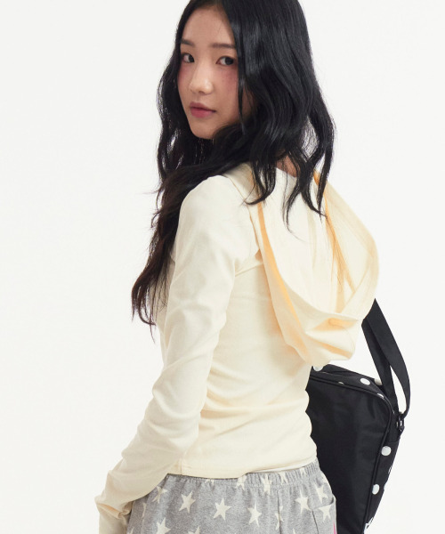 ROGIN N ROSIE(ロギンエンロージー)の「Henley Neck Slim-Fit Hooded Long Sleeve Ivory(Tシャツ/カットソー・レディース・その他・FREE)」の4枚目の写真