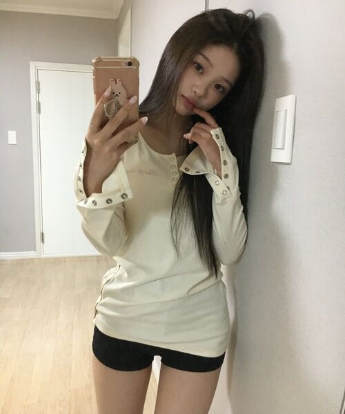 ROGIN N ROSIE(ロギンエンロージー)の「Henley Neck Slim-Fit Hooded Long Sleeve Ivory(Tシャツ/カットソー・レディース・その他・FREE)」の14枚目の写真