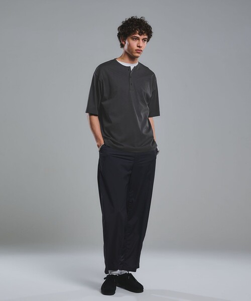 green label relaxing(グリーンレーベルリラクシング)の「クリア MVS ヘンリーネック 半袖 Tシャツ(Tシャツ/カットソー・メンズ・ホワイト/ダークグレー/モカ・S/M/L/XL)」の4枚目の写真