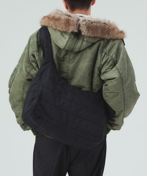 BEAMS HEART(ビームスハート)の「ポケット ショルダーバッグ(トートバッグ・メンズ・ブラック/チャコールグレー・ONE SIZE)」の2枚目の写真